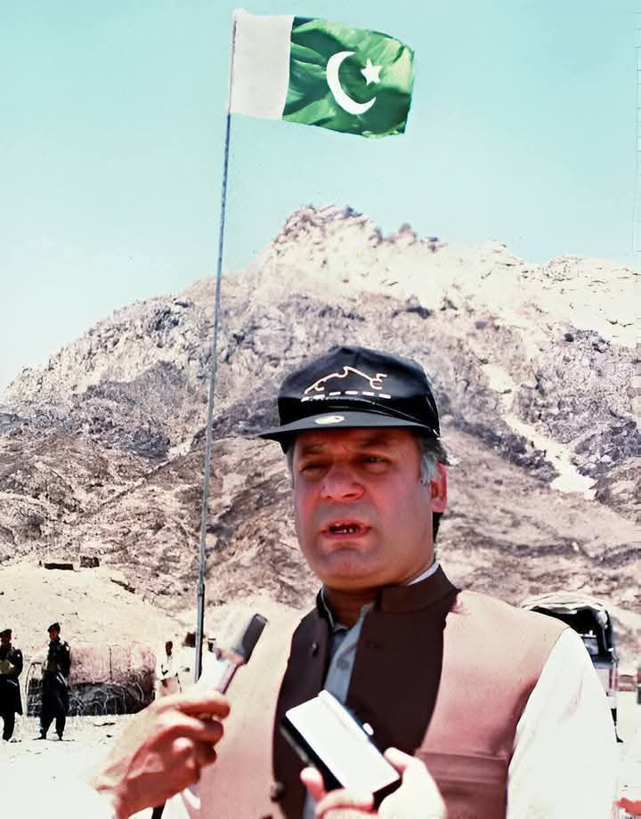 جو جھکا نہیں جو بکا نہیں جو دھمکیوں سے کبھی ڈرا نہیں ایسا بیٹا ہے پاکستان کا🇵🇰
#یوم_تکبیر_شکریہ_نوازشریف