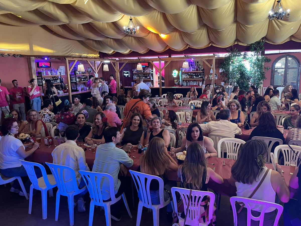 Cuidados Intensivos Hospital Reina Sofia (@ucihurs) on Twitter photo 💃🏻 Como cada martes de feria, la UCI del Hospital Universitario Reina Sofía celebra su tradicional almuerzo. Un día cargado de reencuentros y convivencia entre amigos.
<a href="/HUReinaSofia/">Hospital Universitario Reina Sofía</a> <a href="/uciHURS/">Cuidados Intensivos Hospital Reina Sofia</a> 💃🏻 Como cada martes de feria, la UCI del Hospital Universitario Reina Sofía celebra su tradicional almuerzo. Un día cargado de reencuentros y convivencia entre amigos.
<a href="/HUReinaSofia/">Hospital Universitario Reina Sofía</a> <a href="/uciHURS/">Cuidados Intensivos Hospital Reina Sofia</a>