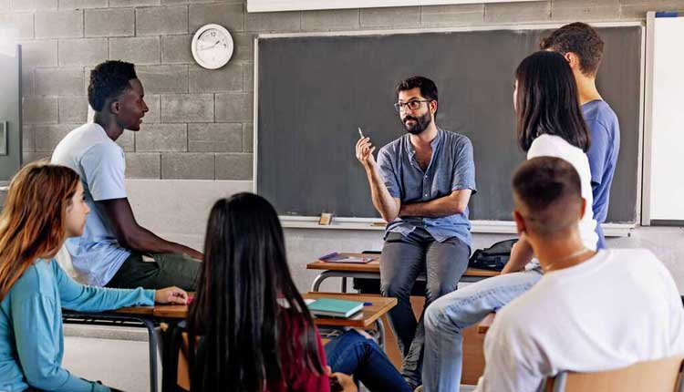 LSB_USONavarra's tweet photo. Preocupa el bienestar docente
Siguen publicándose estudios que evidencian la preocupación por la profesión docente, la inquietud alcanza a profesores y alumnos. Crecen más los diagnósticos que las medidas. El profesorado de Religión revela mejores datos. https://t.co/SuYxnAaKwR
