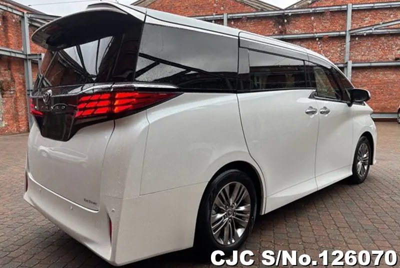Car_Junction's tweet photo. 2025 Toyota Alphard – Elegance Redefined!

Engine: 2.5L Petrol
Transmission: Automatic

WhatsApp : https://t.co/YgGz8rx71H
Visit : https://t.co/k4hHO217IQ

#ToyotaAlphard2025 #LuxuryMPV #CarJunction #ElegantDrive #ComfortAndStyle #PremiumPerformance https://t.co/Gp9Lx8Msp1