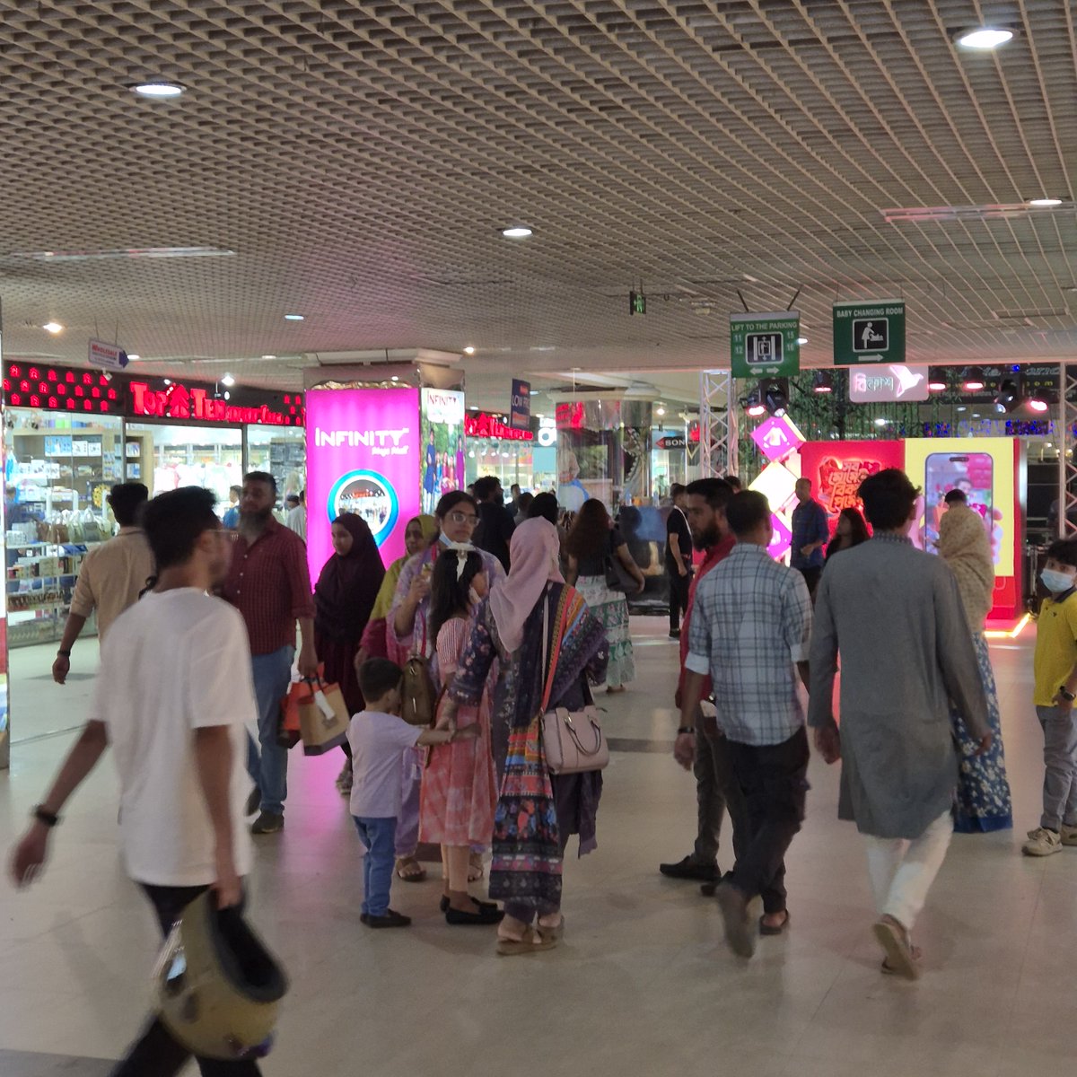 JFPshoppingmall's tweet image. ঈদের আমেজে রঙিন হোক প্রতিটি মুহূর্ত! ঈদ বাজারে যমুনা ফিউচার পার্কে আপনার পছন্দের সব ব্র্যান্ড, দারুণ অফার আর ট্রেন্ডি কালেকশন — সব এক ছাদের নিচে!

#JamunaFuturePark #EidBazaar #EidShopping #JFPEvents #FashionFiesta #EidReady #ShopWithJoy