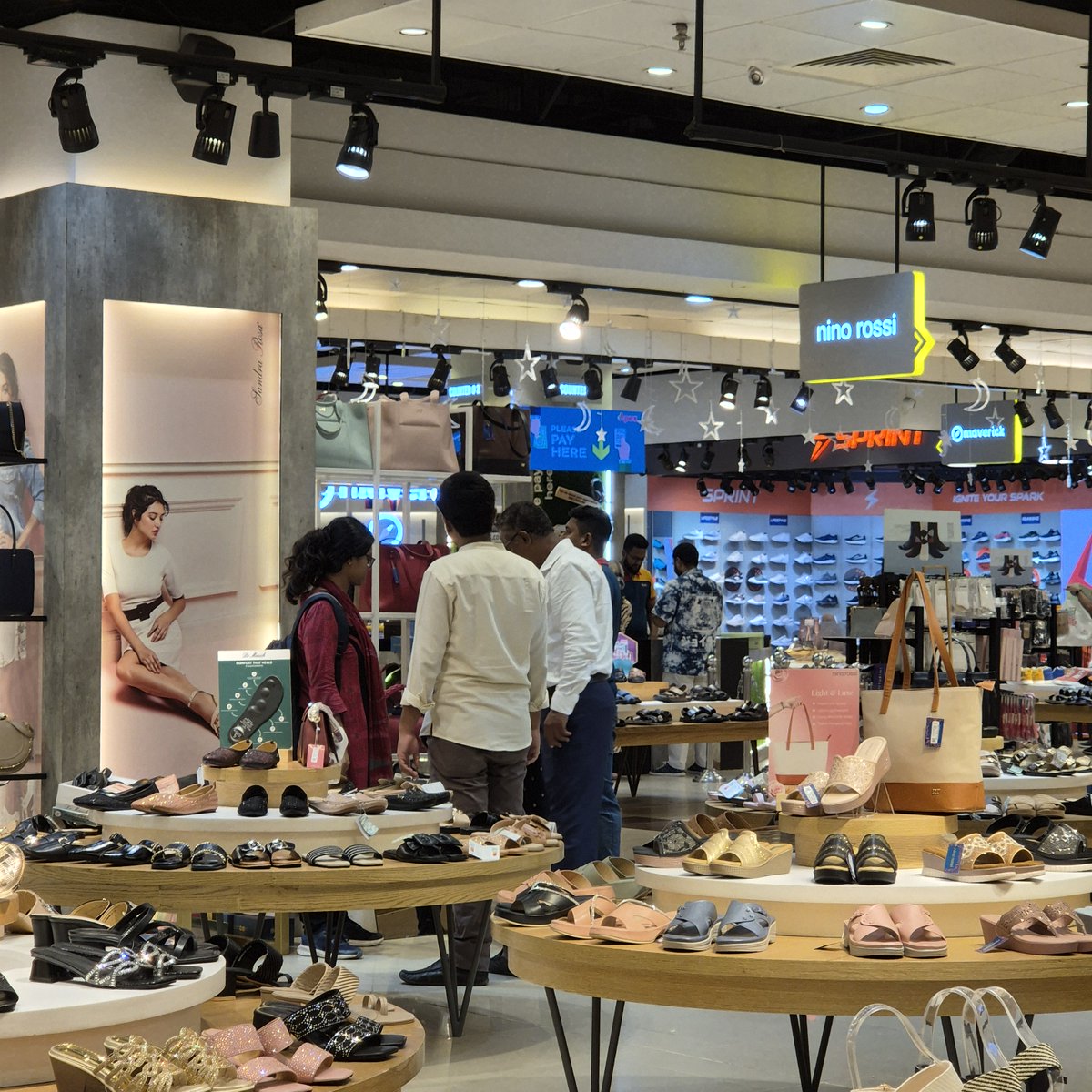 JFPshoppingmall's tweet image. ঈদের আমেজে রঙিন হোক প্রতিটি মুহূর্ত! ঈদ বাজারে যমুনা ফিউচার পার্কে আপনার পছন্দের সব ব্র্যান্ড, দারুণ অফার আর ট্রেন্ডি কালেকশন — সব এক ছাদের নিচে!

#JamunaFuturePark #EidBazaar #EidShopping #JFPEvents #FashionFiesta #EidReady #ShopWithJoy