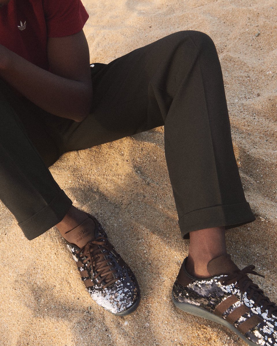 adidasoriginals's tweet image. Depicting life at a crossroads, the SS25 adidas Originals by Wales Bonner campaign celebrates the inherent facets of port towns – here city streets intersect with the coastal breeze, juxtaposing the raw, vibrant pulse of urban spaces with the calm, expansive feel of open…