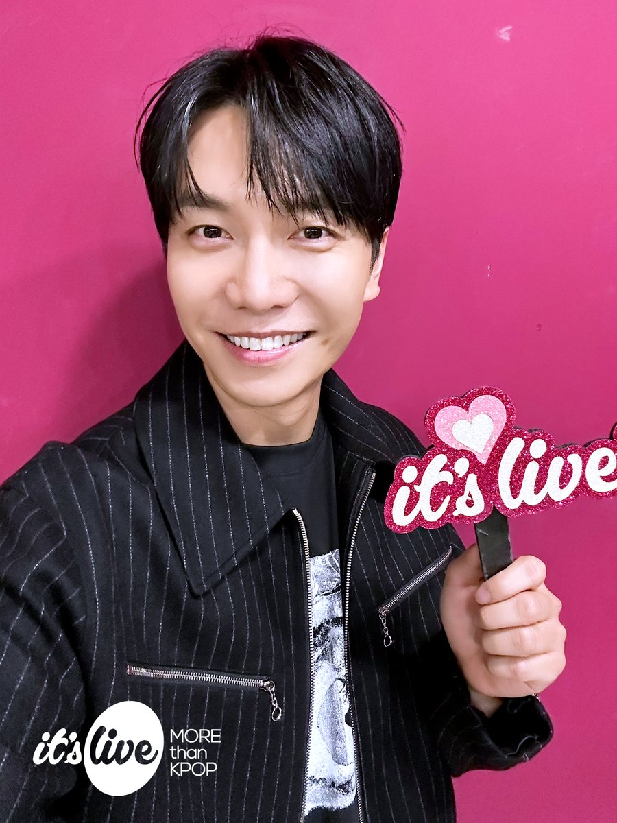 #이승기 의 #잇츠라이브 가 잠시 후 5시에 시작됩니다!📸
유튜브 it's Live 채널에서 최초공개로 만나보세요!
‘#정리’ 밴드 라이브 보면서 실시간 채팅 같이 달려요💙

#LEESEUNGGI - #Empty (Band Ver.)
Premieres on Youtube 'it's Live' Channel at 5PM KST TODAY!