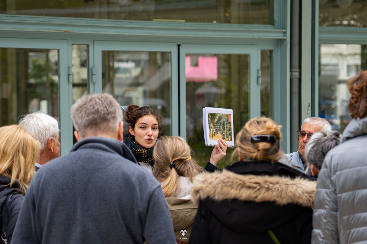[#200ansPastilleVichy] 🤩 Plongez dans l'histoire, les secrets et le succès de la Pastille de Vichy avec la visite guidée "La Pastille de Vichy, deux siècles de douceur".

📍 Office de Tourisme de Vichy
ℹ Infos en ligne : swll.to/cSIkl0F