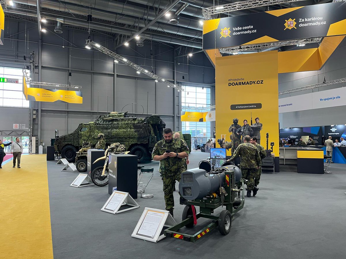 ⚔️ Dnes to bude na <a href="/CT24zive/">ČT24</a> hodně v režii <a href="/UdalostiBrno/">Události Brno</a> 
Představíme zbrojařské novinky, zhodnotíme kondici odvětví, ukážeme zákulisí výroby zbraní. Nezapomeneme ani na kritiky veletrhu IDET, kvůli kterým jsou v centru Brna vypuštěné kašny. Začínáme za 5 minut 📺