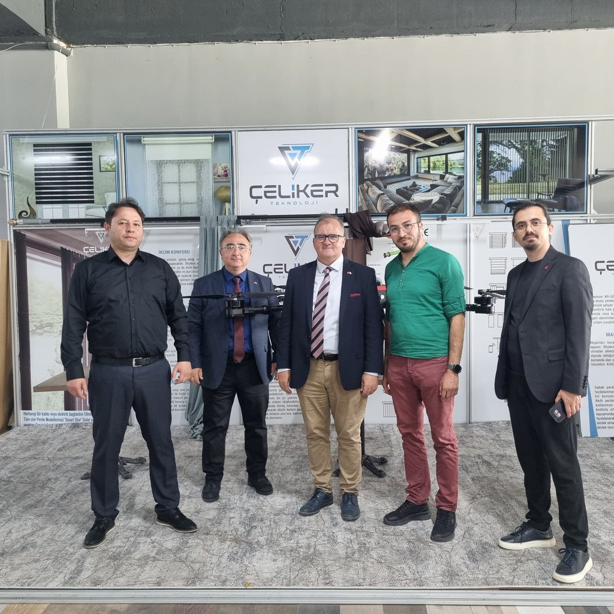 Kütahya’da yerli üretim drone teknolojileri üzerine çalışan Çeliker Teknoloji firmasını ziyaret ettik. Gördüklerimle gurur duydum. Yüksek teknolojiye dayalı bu tür girişimlerin Kütahya’da filizlenmesi, bir Kütahyalı olarak beni hem mutlu etti hem de umutlandırdı.

Üretim