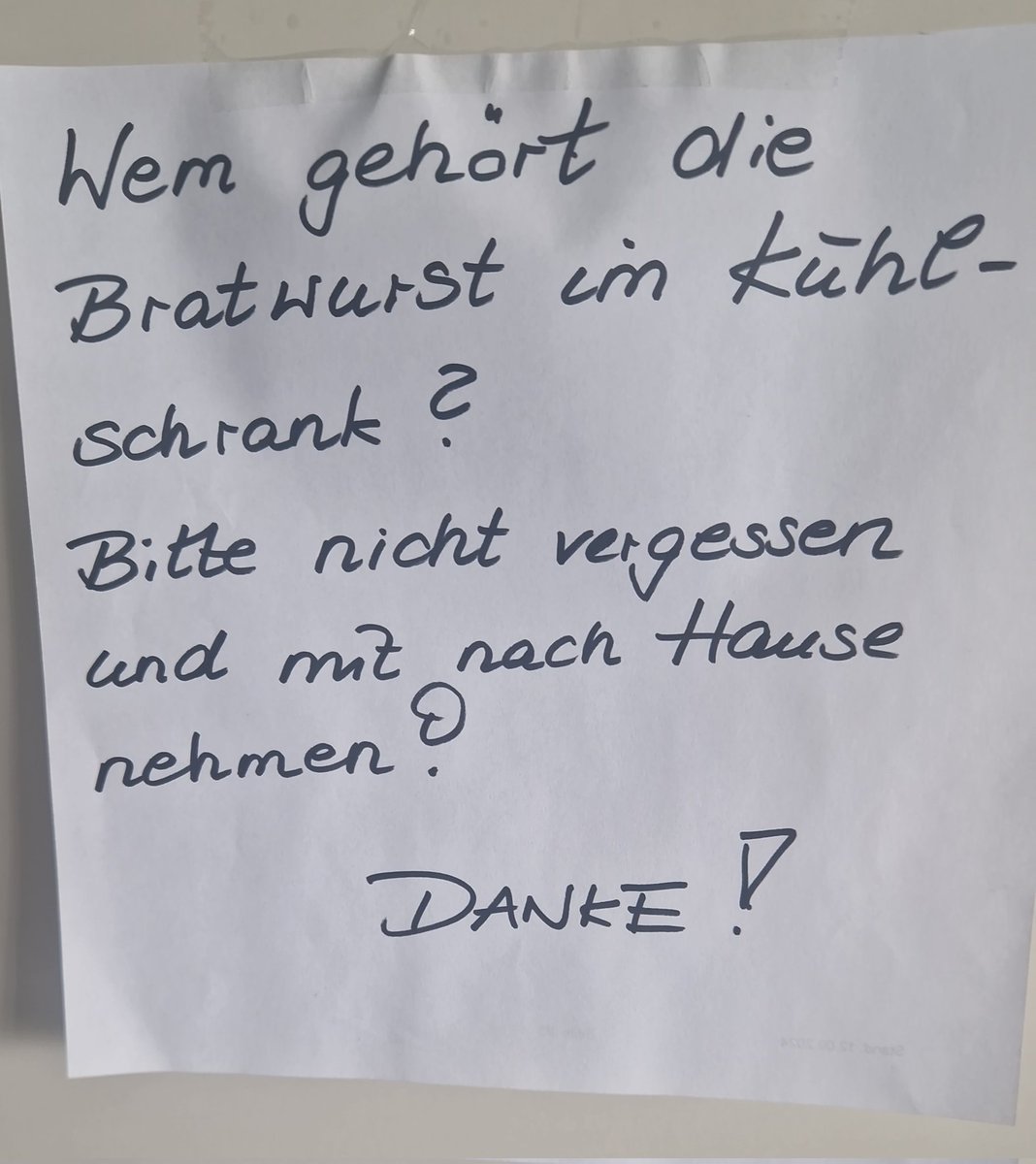 Bernd Schlömer (@bubernd) on Twitter photo eine #Bratwurst ist im <a href="/MID_LSA/">Ministerium für Infrastruktur und Digitales LSA</a> nicht abgeholt worden. eine #Bratwurst ist im <a href="/MID_LSA/">Ministerium für Infrastruktur und Digitales LSA</a> nicht abgeholt worden.