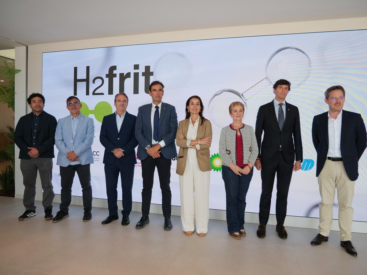 ANFFECC presentó ayer a GVA los avances del proyecto H2frit, centrado en la sustitución del gas natural por hidrógeno en la fusión de fritas cerámicas. La iniciativa cuenta con el respaldo de GVA y la participación de ITC, bp, Esmalglass y Carburos Metálicos #H2frit #ANFFECC #GVA
