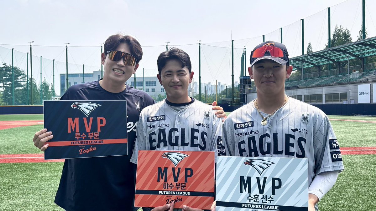 아 이렇게 활짝 웃는 거 뭐임
이태양이 야종찬아 웃어 한 거 아님 이럴리가 있너