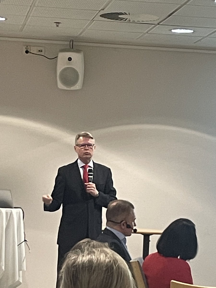 David Lindström (@d_j_lindstrom) on Twitter photo <a href="/MikaNykanen/">Mika Nykänen</a> avaa <a href="/CursorOy/">Cursor Oy</a> ja <a href="/Kemianteollisuu/">Kemianteollisuus</a> yhteisen tilaisuuden liittyen investointeihin ja ympäristöön ja paikalla muitakin merkittäviä toimijoita. Kiitos kaikille! <a href="/Jocke_Strand/">Joakim Strand</a> <a href="/Elinkeinoelama/">EK</a> <a href="/TEM_uutiset/">TEM</a> <a href="/MikaNykanen/">Mika Nykänen</a> avaa <a href="/CursorOy/">Cursor Oy</a> ja <a href="/Kemianteollisuu/">Kemianteollisuus</a> yhteisen tilaisuuden liittyen investointeihin ja ympäristöön ja paikalla muitakin merkittäviä toimijoita. Kiitos kaikille! <a href="/Jocke_Strand/">Joakim Strand</a> <a href="/Elinkeinoelama/">EK</a> <a href="/TEM_uutiset/">TEM</a>
