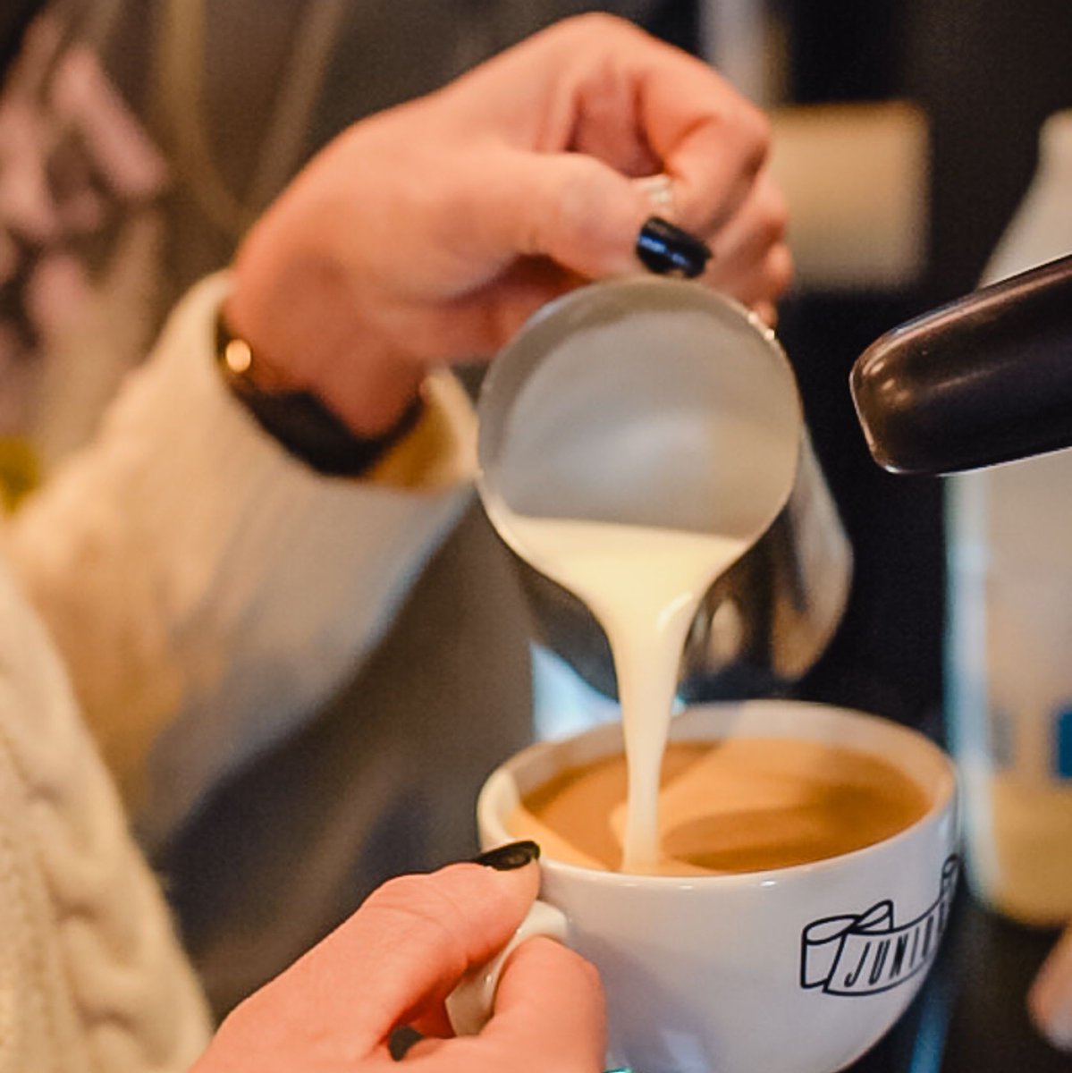 It’s coffee o’clock… ☕ 
Start your day right with breakfast at Juniors!
🍳 8:30 to 11:30 am | Monday to Friday

Bookings 👉 juniors.ie