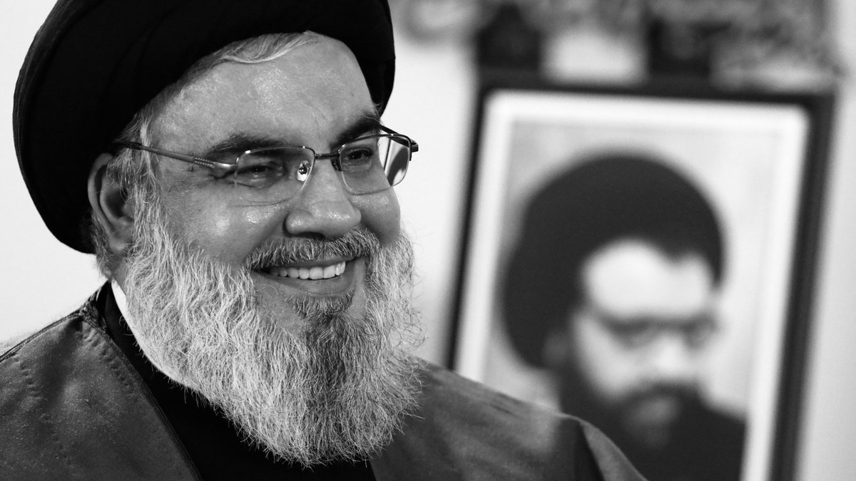 abbaszahry's tweet image. هيك تَرَكتنا ومشيت،
لهالدرجَة الجنّة بتِغرِي؟!
ما ودَّعت... ما حكيِت،
فَجأة رِحت...دغري!
بس خَبّروني
أنا، عن جَدّ، ما بكيت؟
زعلت مِنّك... غِرت مِنّك،
ما في مِتلك..ما في مِنّك،
كيف هيك مشيت؟
قالوا إنّك لمَّحت،
مَعقول بِجِملة توَدّعنا؟
قالوا إنّك صَرَّحت،
بس مَعقول بِكلمة توجّعنا؟