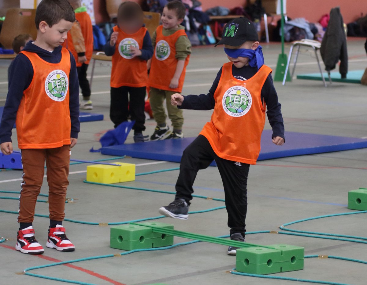 Lundi 26 mai se sont déroulées les Olympiades Cycle 1 des écoles du #TER de la Semouse, à Fontaine-les-Luxeuil. Ce sont près de 200 élèves qui ont participé à des épreuves sportives, sous le signe du partage et de la fraternité.
<a href="/DelphineRaba/">Delphine Raba</a>
<a href="/DSDEN70/">DSDEN de la Haute-Saône</a>
