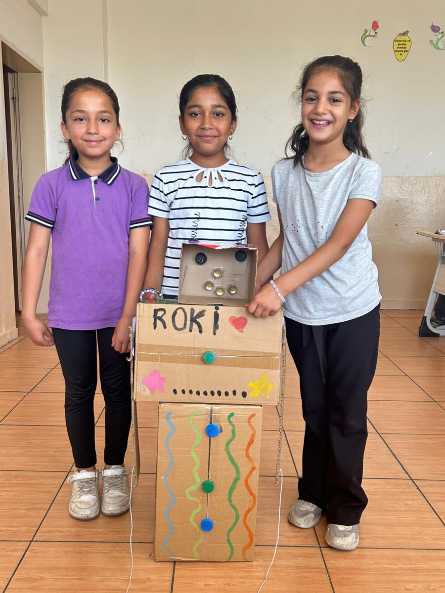 Yaşam Beceri kapsamında 4.sınıf öğrencilerimizin çeşitli malzemeler kullanarak yaptıkları robot tasarımı.
<a href="/ali_eyyupkoca/">Ali Eyyupkoca</a> 
<a href="/klcengiz/">cengiz kılıç</a> 
<a href="/mardinilmem/">Mardin İl Millî Eğitim Müdürlüğü</a> 
<a href="/Dargecit_MEM/">Mardin Dargeçit ilçe Milli Eğitim Müdürlüğü</a>