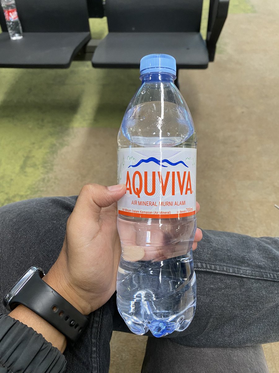 Beli di bandara 700ml harga Rp. 3.500 🫨🫨