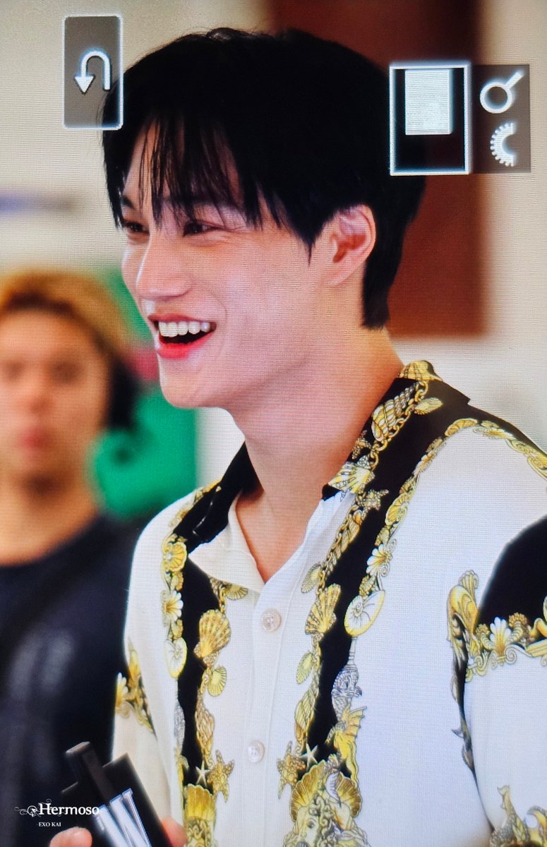 250528 베르사체 향수 팝업 #엑소카이 #카이 #KAI #종인 

오라버니 미모 때문에 그대로 기절할 뻔...😇