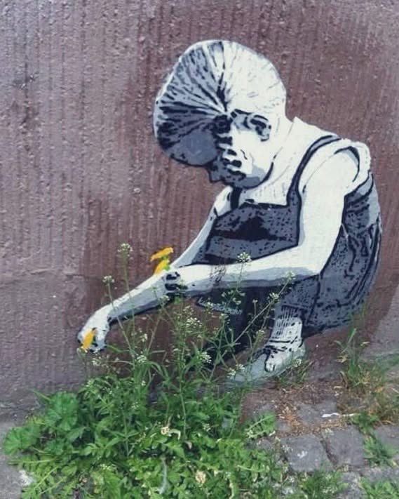 "Ne se mettre à genoux que pour cueillir une fleur."
Jacques Prévert