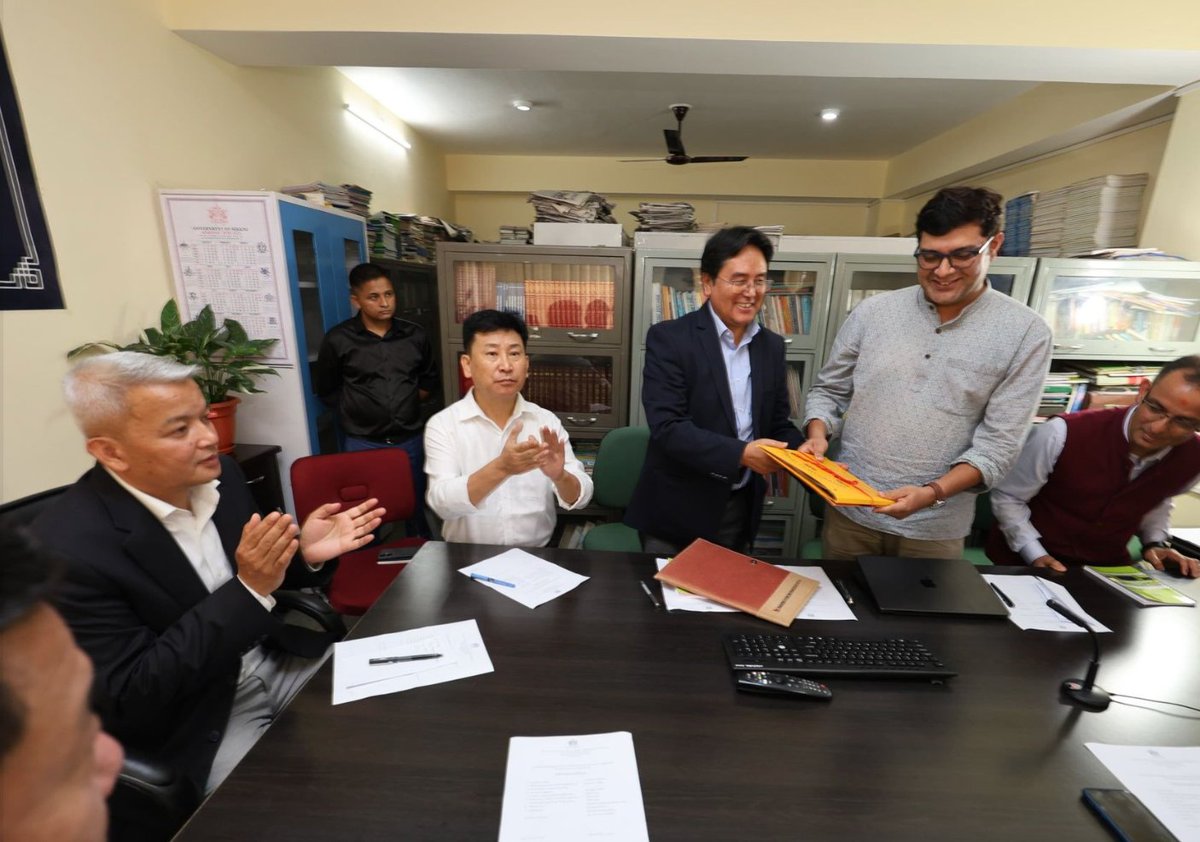 iRISE (@iriseforindia) on Twitter photo iRiSE journey begins in Sikkim!
Hon’ble Minister Shri Raju Basnett led the launch of the workshop, marking a new chapter in experiential STEM education! #SCERT #Sikkim & <a href="/IISERPune/">IISER Pune</a> ! <a href="/IndiaDST/">DSTIndia</a> @tatatechnogies <a href="/tatatrusts/">Tata Trusts</a> <a href="/RoySocChem/">Royal Society of Chemistry</a> <a href="/BritishCouncil/">British Council</a> <a href="/sikkimgovt/">sikkimgovtipr</a> iRiSE journey begins in Sikkim!
Hon’ble Minister Shri Raju Basnett led the launch of the workshop, marking a new chapter in experiential STEM education! #SCERT #Sikkim & <a href="/IISERPune/">IISER Pune</a> ! <a href="/IndiaDST/">DSTIndia</a> @tatatechnogies <a href="/tatatrusts/">Tata Trusts</a> <a href="/RoySocChem/">Royal Society of Chemistry</a> <a href="/BritishCouncil/">British Council</a> <a href="/sikkimgovt/">sikkimgovtipr</a>