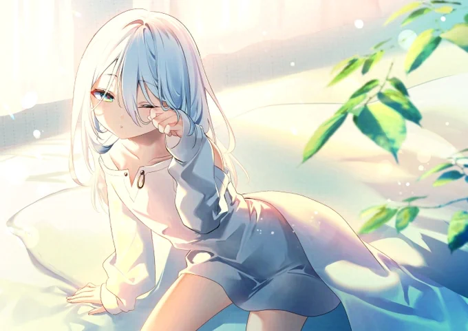眠たげなまなざしの少女-- それは、"聖女"として覚醒する前のただの孤独な"少女"でした。 