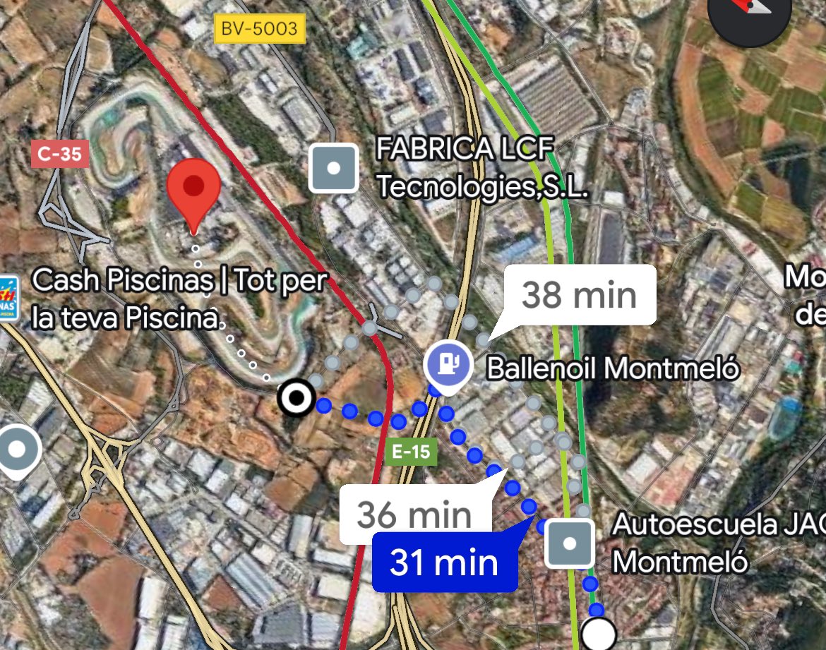 Sigo sin entender las nulas ganas que hay de promocionar el transporte público. La R3 PASA POR LA PUERTA del circuito. Sito perfecto para hacer un apeadero y más ahora con las obras… En cambio ahora a andar 30 minutos…