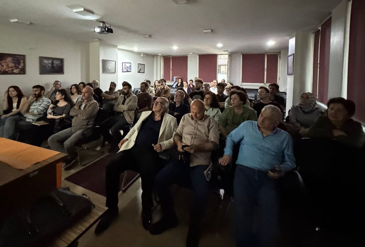 Doğu Karadeniz'de Ekoloji ve Çevre Mücadelesi'ni konuştuğumuz söyleşimizi dün gerçekleştirdik.
Konuşmacılarımız Doç. Dr. Oğuz Kurdoğlu'na, Menderes Tutuş'a ve tüm katılan dostlarımıza teşekkür ederiz 👏🏻 👏🏻