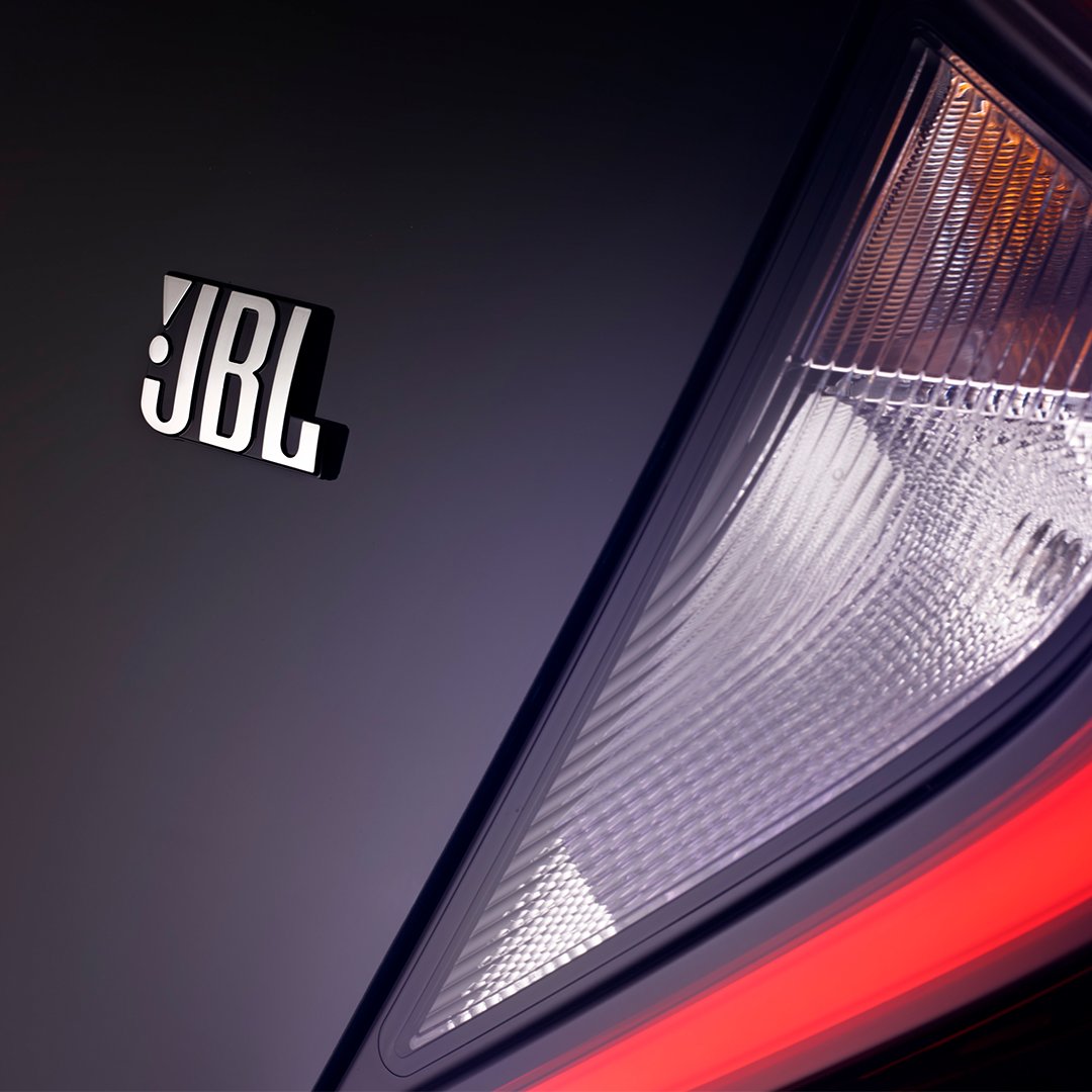 🚗💥 El #AygoXCross revoluciona la ciudad con su diseño audaz y el sonido envolvente de #JBL. Música potente y tecnología al volante para que cada viaje sea pura emoción.

¿Listo para subir el volumen? 🔊🔥

bit.ly/AygoXCrossToyo…