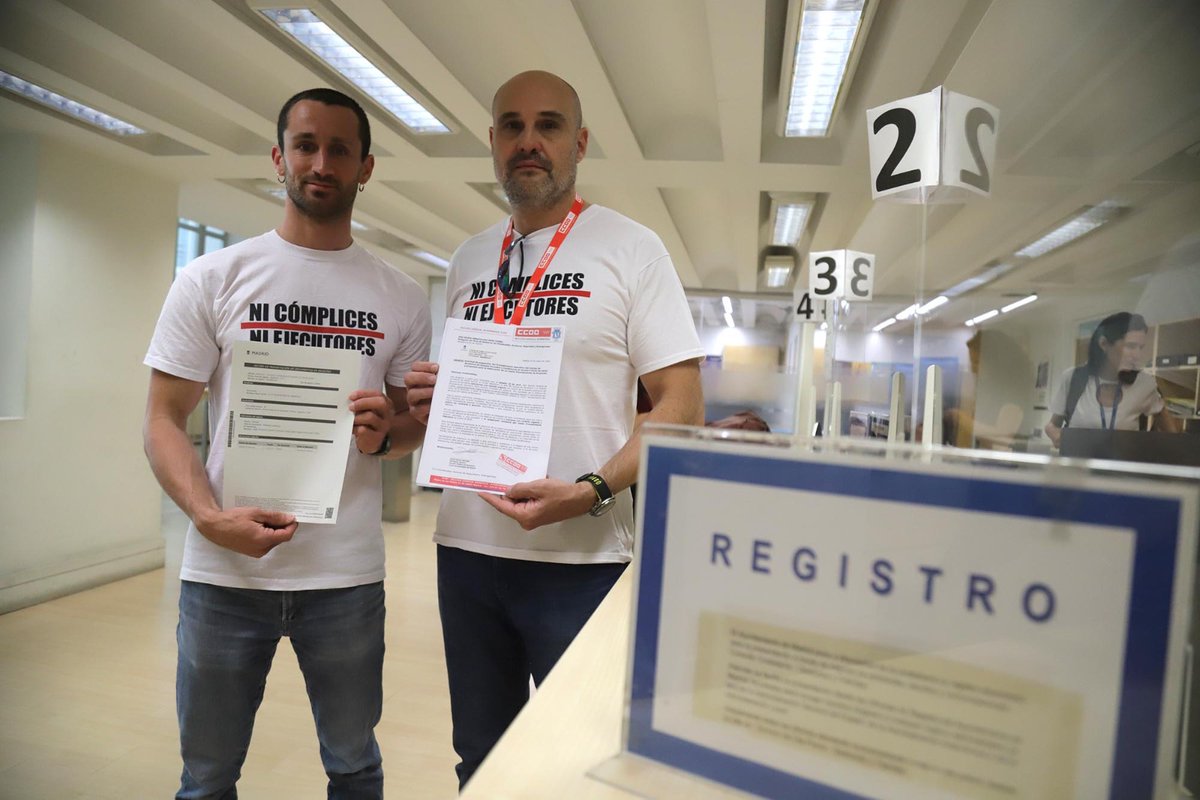 🚒<a href="/Bomberxs_cld/">Bomberxs contra los desahucios</a> piden a <a href="/InmaSanzO/">Inma Sanz Otero</a> en el <a href="/MADRID/">Ayuntamiento Madrid</a> que se retire el #protocolo que les implica en #desahucios 

🗣️“Nosotros, por vocación, somos un servicio de ayuda a ciudadanos, de salvamento de personas, con lo cual entendemos que no son competencias nuestras este tipo de