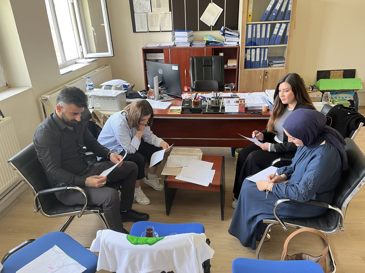 digormem's tweet photo. Dilimizin Zenginlikleri Projesi Liseler arası tişört tasarım yarışmasında İlçe birincisi Dağpınar Anadolu Lisesi öğrencilerinden Yonca YARDİMCİEL seçilmiştir. Öğrencimizi tebrik eder komisyon üyeleri ile öğretmenlerimize teşekkür ederiz. https://t.co/eQme5WGQgV