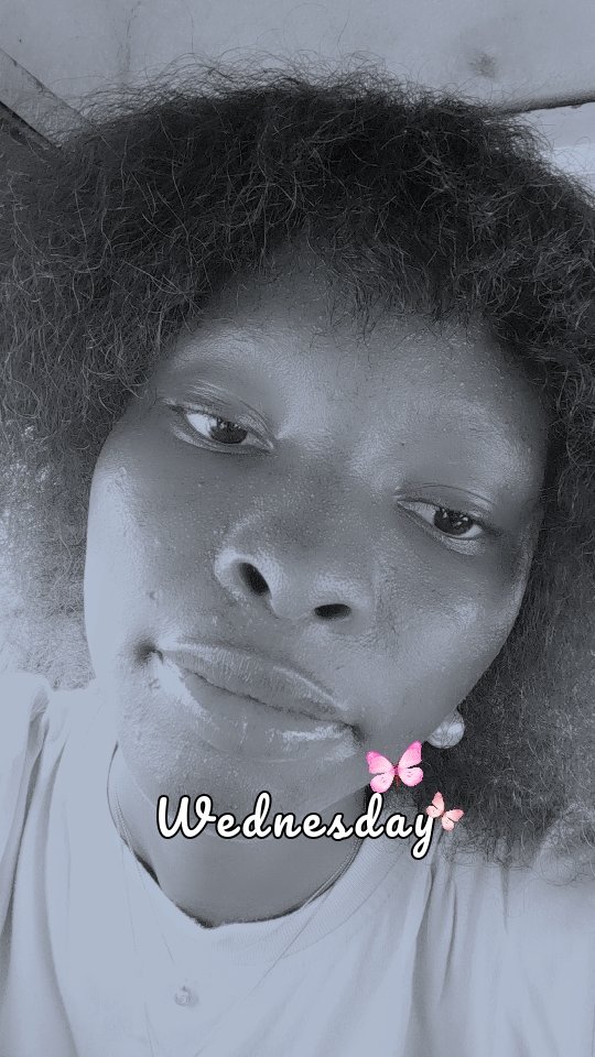 Oreofe_atanda's tweet photo. This baby behind me has made it his life’s mission to dismantle my wig strand by strand, and the mother is laughing 😭😭😭

I know he is just a baby, but telling me your son wants to take a wife home is not comforting because how am I to endure this to Lagos (2 hours journey) 😭 https://t.co/ulqUylSwwg