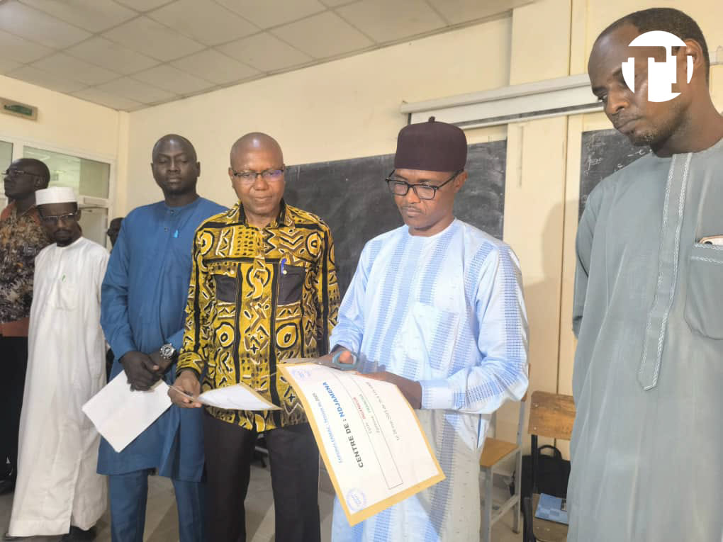 tchadinfos's tweet photo. Le Directeur Général de l’Autorité de l’Aviation Civile (#ADAC), Brahim Guihini Dadi, a officiellement lancé ce mercredi 28 mai le concours d’entrée à l’École Africaine de la Météorologie et de l’Aviation Civile (#EAMAC) à l’École Nationale Supérieure des Travaux Publics (ENSTP), en présence de ses collaborateurs et des 106 candidats.
#Tchad 🇹🇩