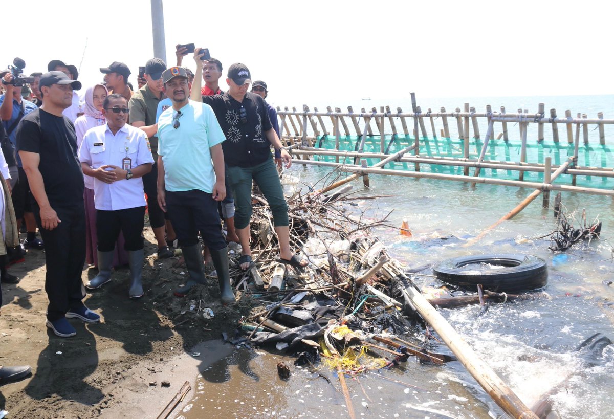 Abrasi Pantai Kramatsari Pemalang Kian Parah, Ahmad Luthfi Instruksikan Perbaikan Tanggul Kandang Jangkrik - 
#JatengGayeng
 jatengprov.go.id/publik/abrasi-…