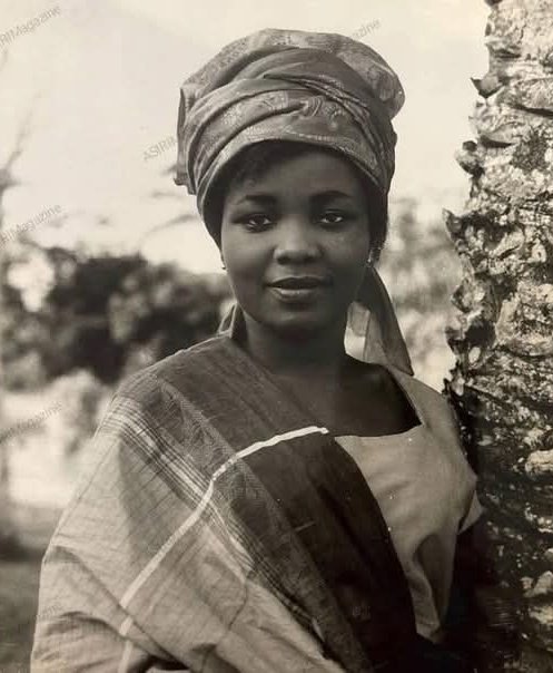 Yorubaness's tweet image. Former Miss Western Nigeria and Broadcaster Ms. Julie Coker in Ibadan. 1962s