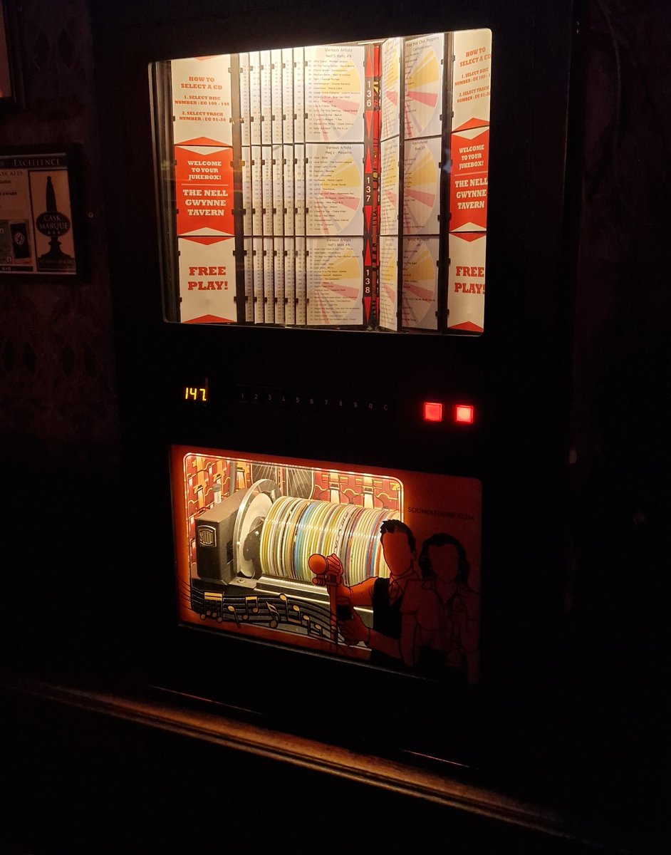 VinnieSull1van's tweet photo. It's not often you see classic juke boxes like the one in the Nell Gwynne located at 1 Bull Inn Ct, #CoventGarde, #London, #WC2R (just off the #Strand). Not only is it a stunning ornament, but it actually works! This magnificent little pub shows that such places are far more special when we give them character as opposed to ruining them with the curse of hypermodernisation. @Britains___Pubs