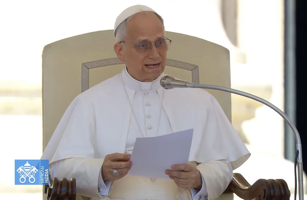 #PopeLeoXIV, at general audience: "Life is made up of encounters &amp; in them, we emerge for what we are. We
find ourselves in front of others, faced with their fragility &amp; weakness, and we can decide what to do: take care of them or pretend nothing is wrong."