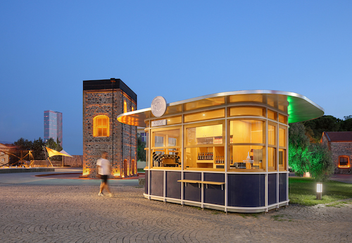 . <a href="/NOMAA_Studio/">NOMAA.Studio</a> , İzmir Büyükşehir Belediyesi için tasarladıkları kahve kioskları projesinde, kentin hafızasında yer eden unsurlardan ilham almış #MimarizmProjeler >> mimarizm.com/mimari-projele…