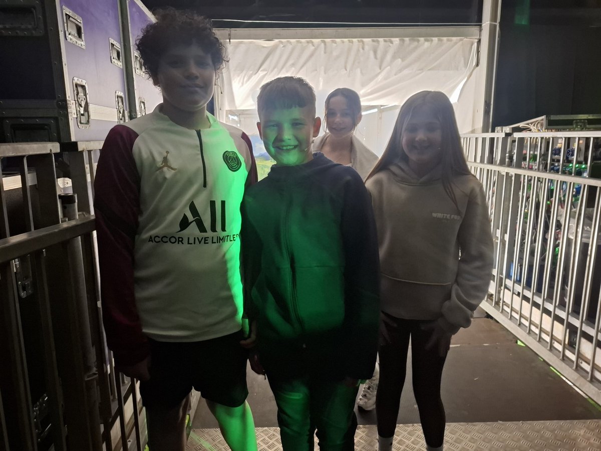 TreorchyPrimary's tweet image. Grwp ddrama yn berfformio heddiw yn @EisteddfodUrdd @UrddCymoedd Mor falch! You did a great job learning and performing a whole scene in Welsh! ๐ ๐ด๓ ง๓ ข๓ ท๓ ฌ๓ ณ๓ ฟ๐ญ @CSC_Cymraeg