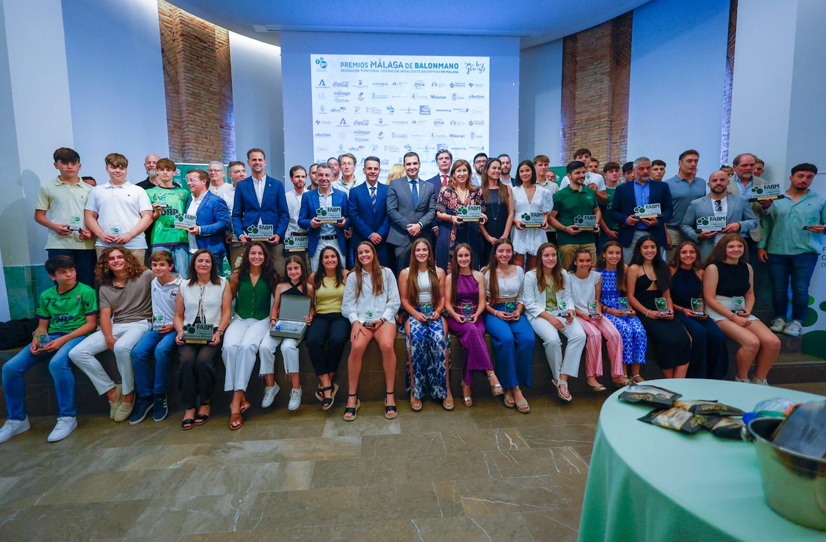 La Gala de Premios Málaga de Balonmano ya conoce sus premiados y reconocimientos.

El próximo 5 de junio en la Casa de la Juventud de <a href="/AlhaurinDeporte/">Alhaurín es Deporte</a> disfrutaremos de la fiesta de cierre de una gran temporada 

fandaluzabm.org/malaga/2025/05…