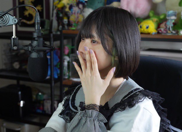 寝起きの顔を公開するグラビアアイドル

https://t.co/zTHsoausSr https://t.co/5ZhRuYWBAc
