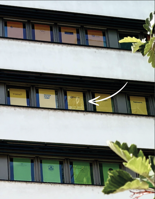 Anlässlich des gestrigen #DiversityDays erstrahlt das Gebäude der IHK Fulda auch in diesem Jahr wieder in den Farben des Regenbogens🌈
Wir freuen uns, erneut Teil der Aktion #FensterfürVielfalt zu sein und gemeinsam mit vielen anderen Unternehmen ein sichtbares Zeichen zu setzen!