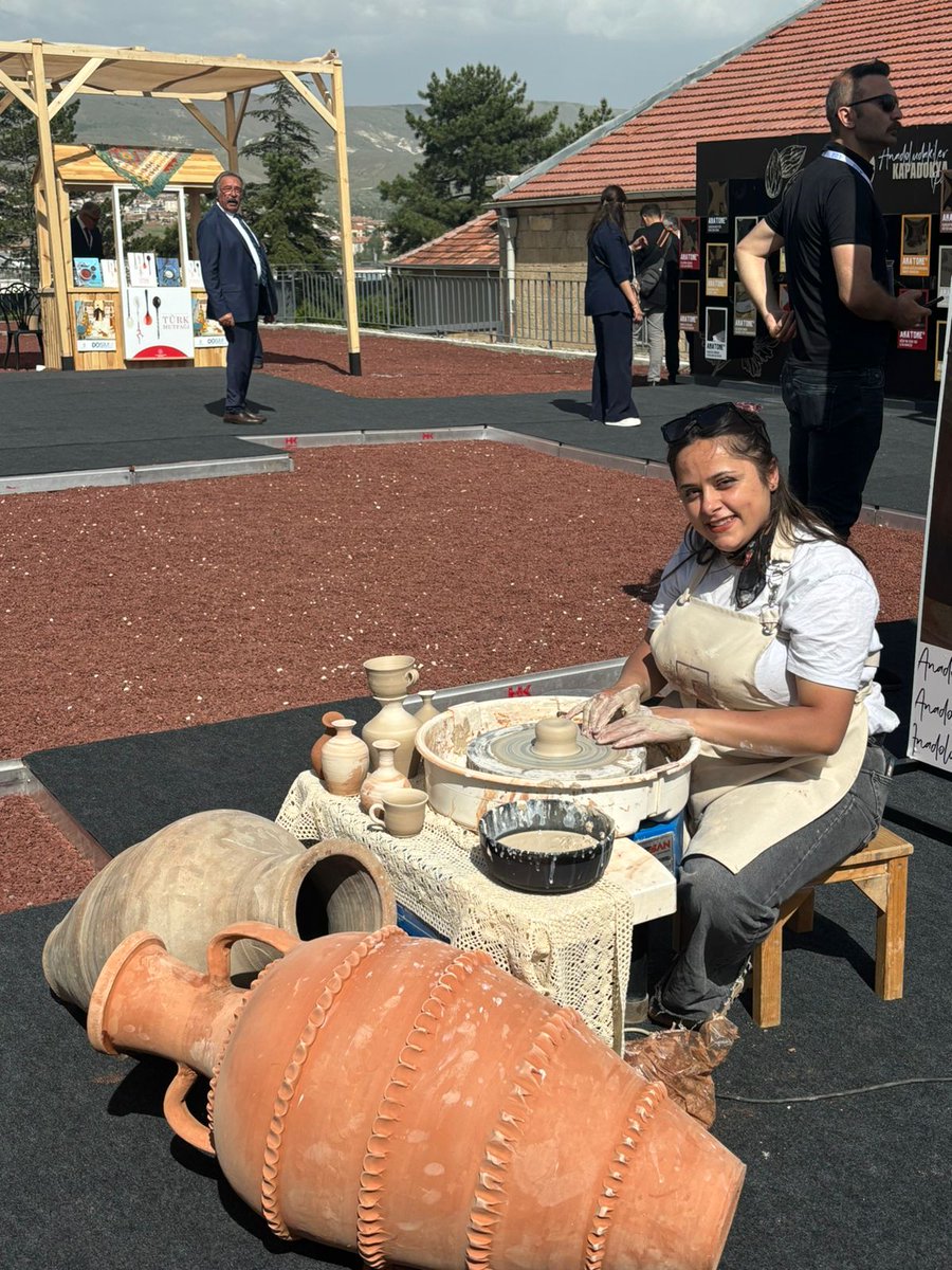 slembankara's tweet photo. It was a pleasure to join the “Anadoludakiler project” conducted under the auspices H.E.Mrs.Emine Erdoğan, First Lady of Türkiye, highlighting Anatolia’s deep-rooted artisanal traditions, regional products, and culinary heritage
@MFA_SriLanka 
@MFATurkiye 
@hasanthiD_SL https://t.co/7RCSPgAx9D
