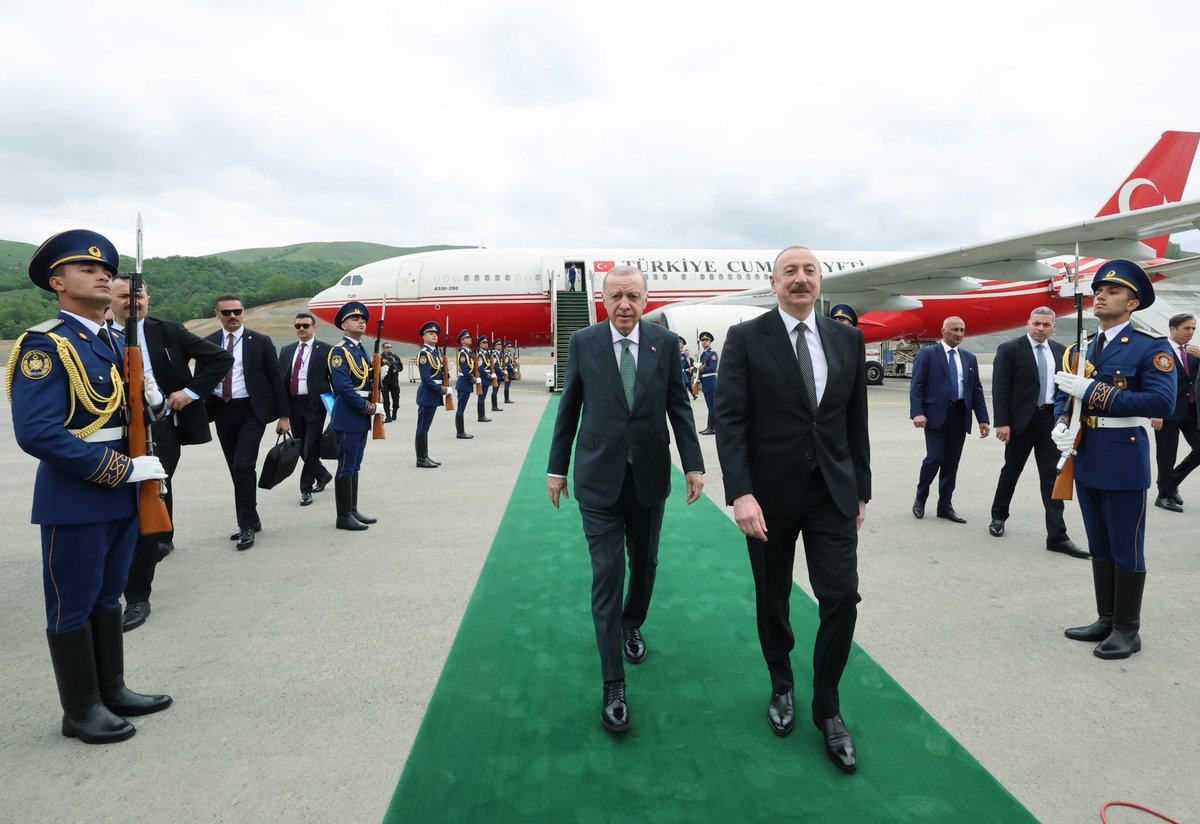 T.C. Cumhurbaşkanlığı (@tcbestepe) on Twitter photo Cumhurbaşkanımız <a href="/RTErdogan/">Recep Tayyip Erdoğan</a>, Azerbaycan Bağımsızlık Günü ve Türkiye-Azerbaycan-Pakistan Üçlü Zirvesi münasebetiyle gittiği Azerbaycan’ın Laçın şehrine ulaştı. Cumhurbaşkanımız <a href="/RTErdogan/">Recep Tayyip Erdoğan</a>, Azerbaycan Bağımsızlık Günü ve Türkiye-Azerbaycan-Pakistan Üçlü Zirvesi münasebetiyle gittiği Azerbaycan’ın Laçın şehrine ulaştı.