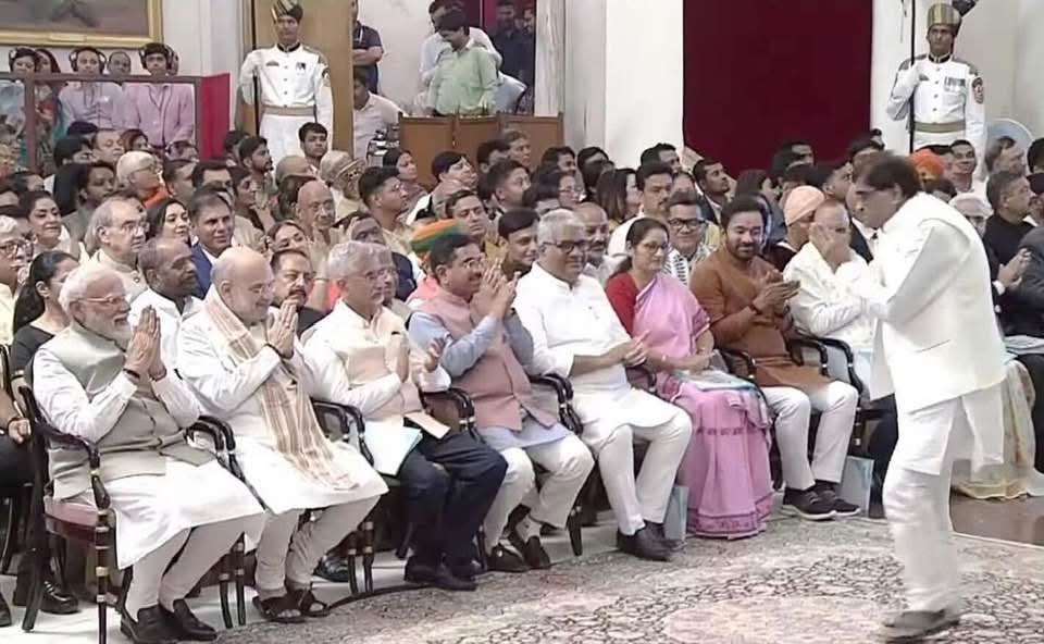 Mahendra patil (modi ka parivar ) tweet media