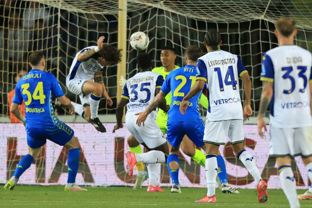 TipsPortalAsia's tweet photo. Domagoj Bradarić and Suat Serdar settled the score away against Empoli

In the 69th minute, Domagoj Bradarić gave Hellas Verona the lead, with an assist by Jackson Tchatchoua.

Read More: https://t.co/nPQON5fvhO

#TipsPortal #footballseason #empoli #HellasVerona https://t.co/0CPGvUkXwJ