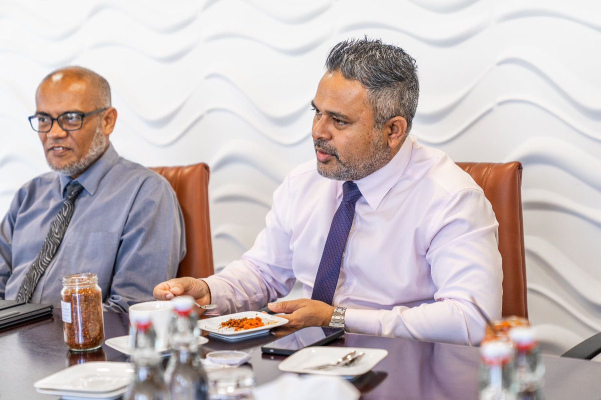 އުފެއްދުންތެރިކަމުގެ މައުރަޒުން މަސްވެރިކަމުގެ ގިންތިން 2 ވަނަ އަދި މަހުގެ އުފެއްދުންތައް ވެލިއު އެޑިޝަން 2 ވަނަ އަދި 3 ވަނަ އަށް ދިޔަ އައިމިނަތު އިބްރާހީމް އާއި ވަޒީރު ބައްދަލުކުރެއްވުން.

މި ބައްދަލުވުމުގައި، މި މަސައްކަތް އިތުރަށް ފުޅާކޮށް ކުރިއަށް ދެވޭނެ ގޮތްތަކާ ގުޅޭގޮތުން