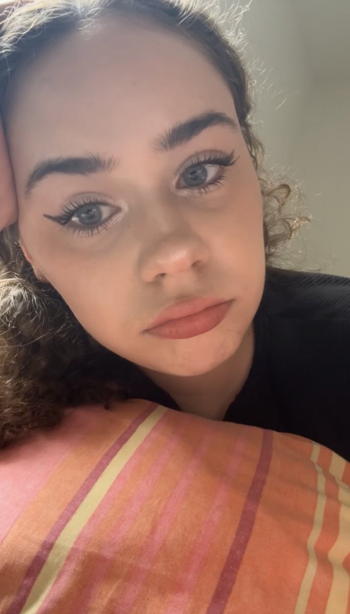 deesselina_a's tweet photo. Envie en un réel ça fait longtemps la !!!
Venez privé ce qui reçoivent sur Blaye et alentours.
#soumis #reel #domina #esclave #feet #moneyslave #paypig #fetish #brat https://t.co/5gfdqQxUB4