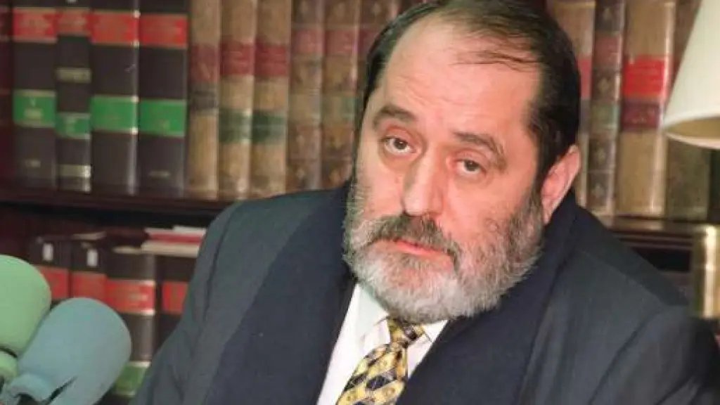 Os recuerdo, jóvenes, que el 'PSOE bueno' que tanto añoráis -el de González, Barrionuevo, Vera...- se dedicaba hace 30 años exactamente a lo mismo que el actual, en asociación con seres del inframundo como el de la foto. Nada nuevo, eh.