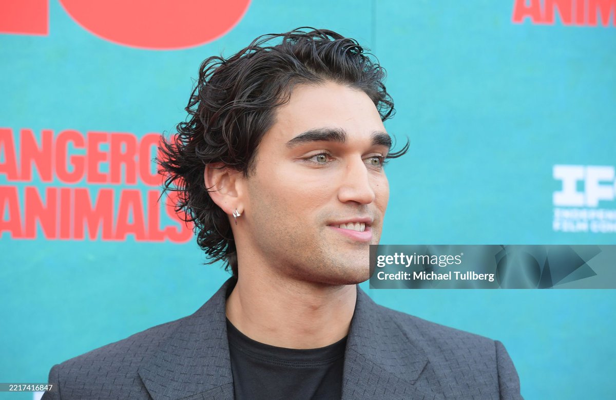 heustonfiles's tweet photo. Josh Heuston at the "Dangerous Animals" premiere in Los Angeles! https://t.co/t4mEJ4ZqVy