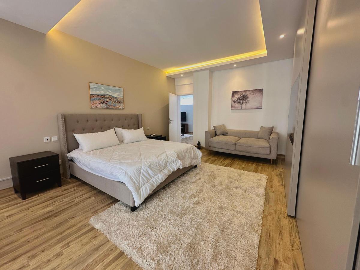_moekahomes's tweet photo. 📍Riverside Drive, Westlands

3 bedroom duplex (all en-suite, 3,100 Sq. ft) plus DSQ

RENTAL: Kes 350,000/ month

Call/WhatsApp: +254115727087

#RealEstateTips Mpigs Beatrice Elachi Sudi Subaru Forester https://t.co/utPLlJQzoX