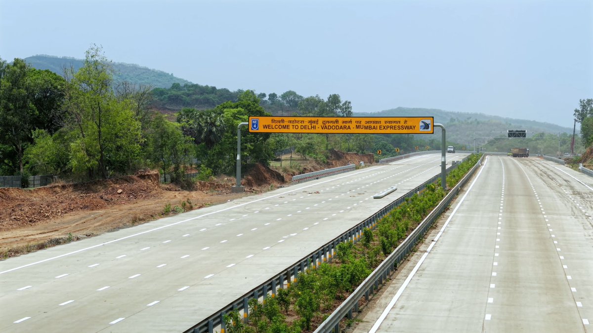 droneman (@dronemanyt) on Twitter photo Delhi-Mumbai Expressway's Package-13 from Vadodara-Virar section.
Really some good progress has been done by <a href="/GRInfraprojects/">GR Infraprojects Ltd</a> there in past few months.
Only major pending work is over a 1.5 km Vaitarna River Bridge.
Full Video - youtu.be/GvYzaTIU7wY
#DelhiMumbaiExpressway Delhi-Mumbai Expressway's Package-13 from Vadodara-Virar section.
Really some good progress has been done by <a href="/GRInfraprojects/">GR Infraprojects Ltd</a> there in past few months.
Only major pending work is over a 1.5 km Vaitarna River Bridge.
Full Video - youtu.be/GvYzaTIU7wY
#DelhiMumbaiExpressway